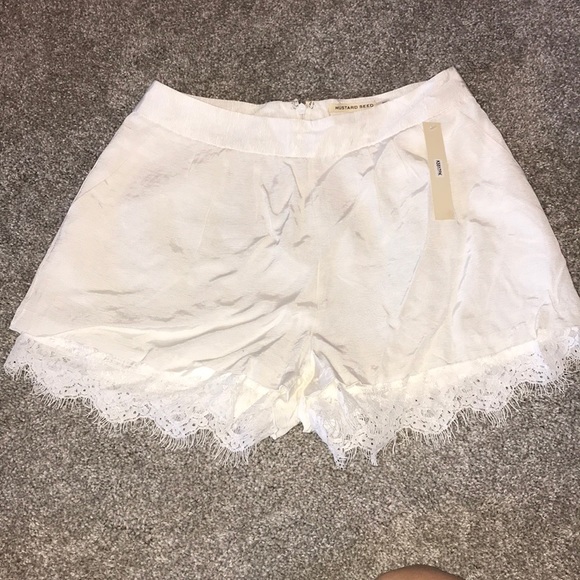 High Waisted White Lace Shorts - Picture 1 of 3